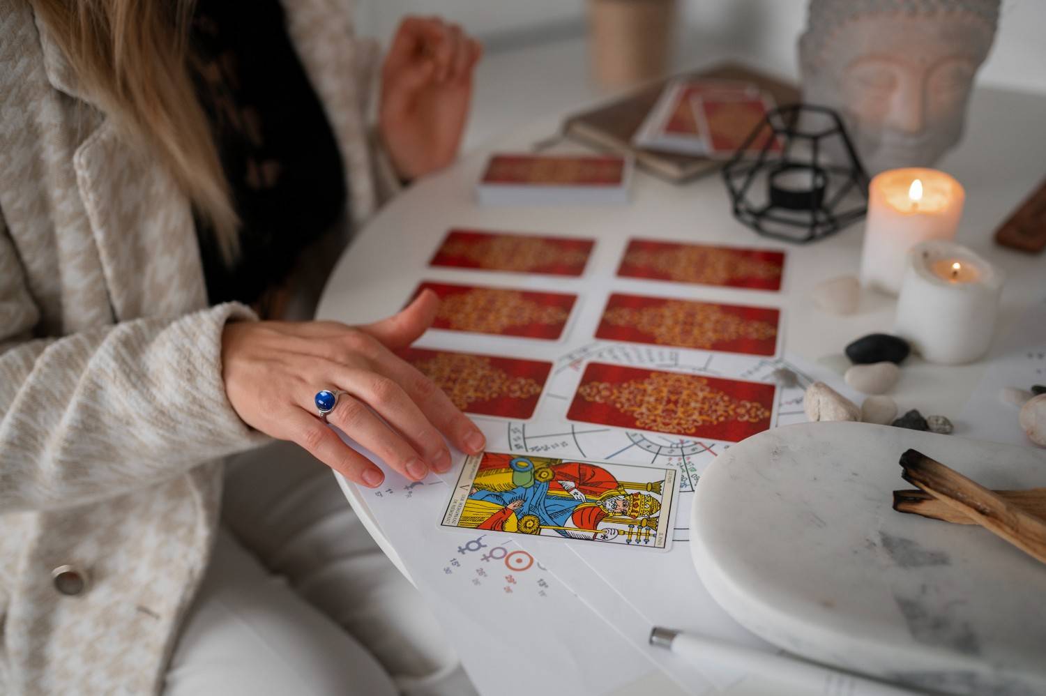 Can I Book a Psychic or Tarot Card Reading Appointment in Melbourne Today?